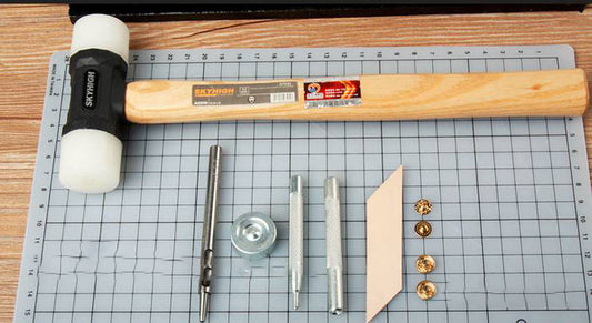 Spring Four Buckles, Bumpers And Mushroom Nails Installation Method